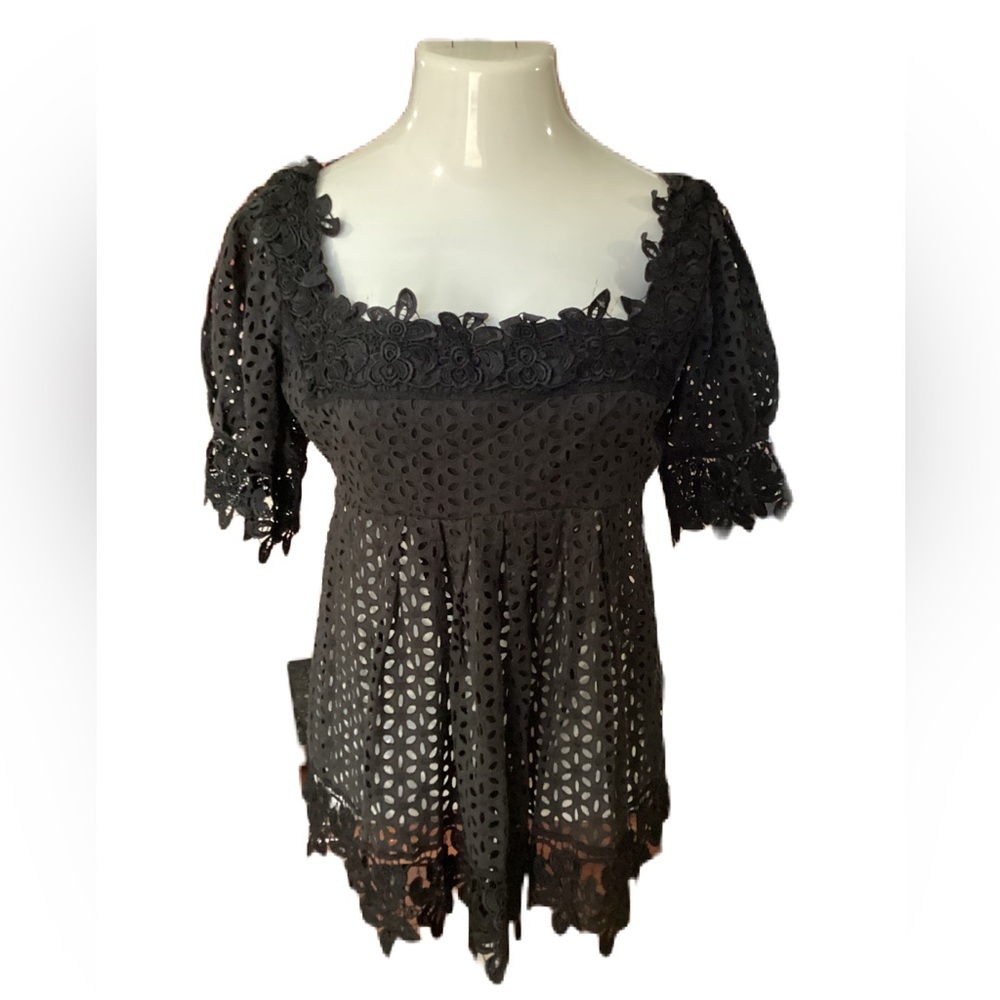 MODA International crochet top. M